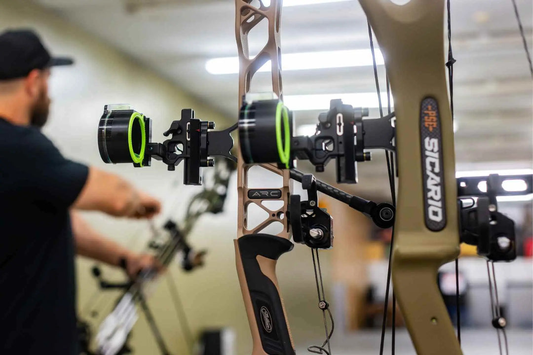 Mathews ARC 34 vs PSE Sicario: Aluminum Forgiveness vs Carbon Speed