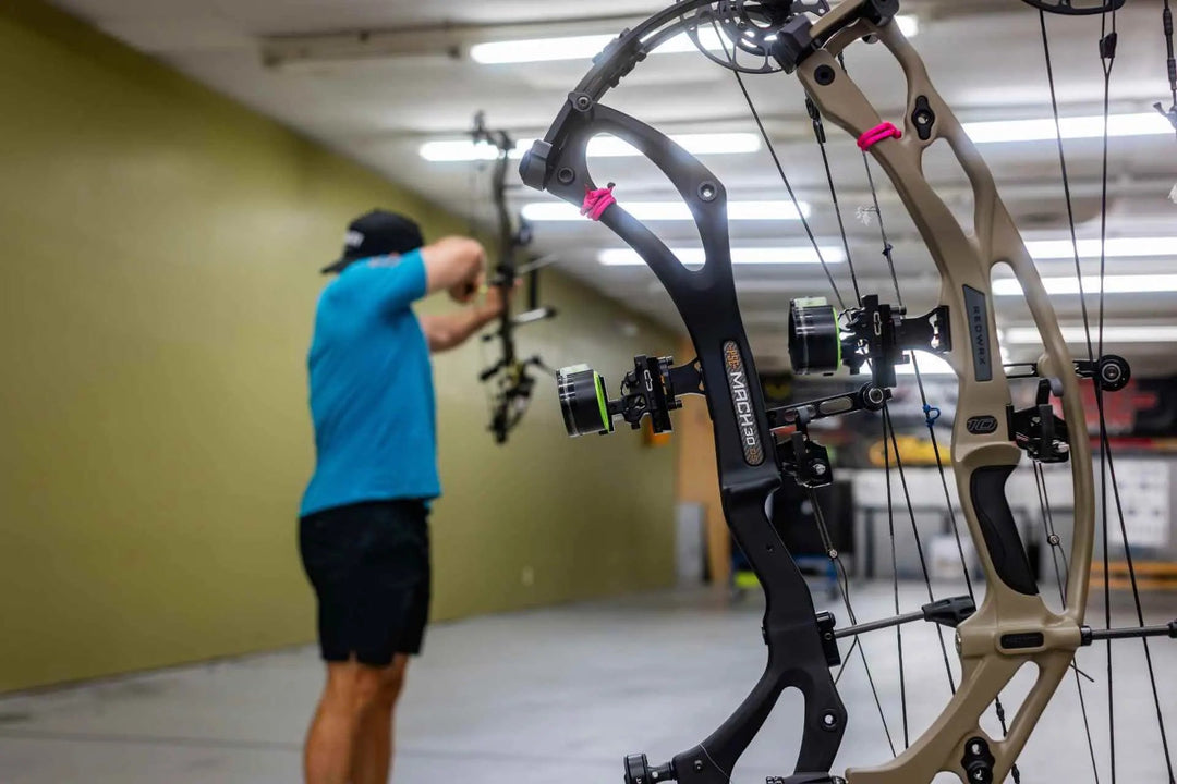PSE Mach 30 FDS vs Hoyt RX10: Bow Wars Carbon Bow Comparison