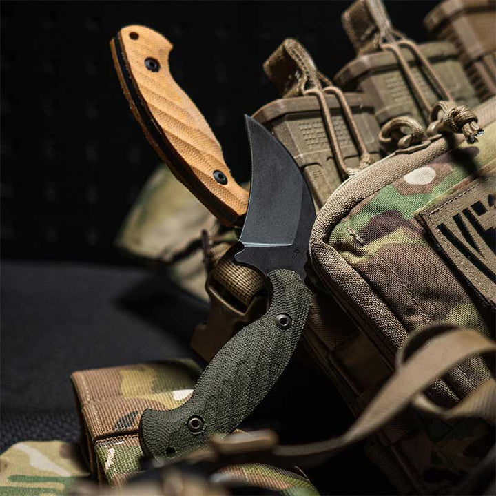 Toor Knives Karsumba Burlap Natural and Burlap Green next to chest rig