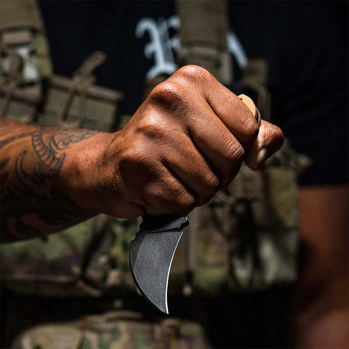 Toor Knives Karsumba action in hand