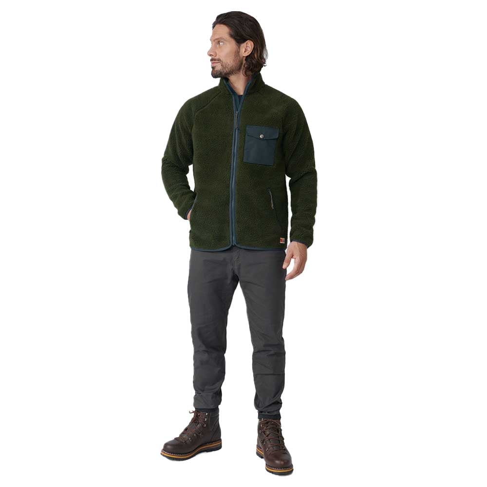 Fjallraven Vardag Pile Fleece Deep Forest on model