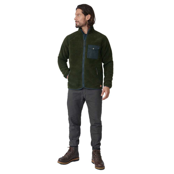 Fjallraven Vardag Pile Fleece Deep Forest on model