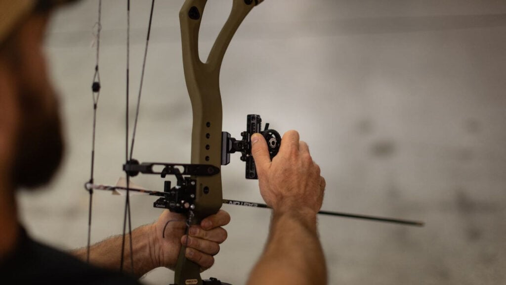Axcel Driver Bow Sight Review: Is It Worth the Hype? 2 | Extreme Outfitters your Outdoor & Camping Gear Store Axcel Driver Slider Sight Picatinny Mount on PSE Mach 33